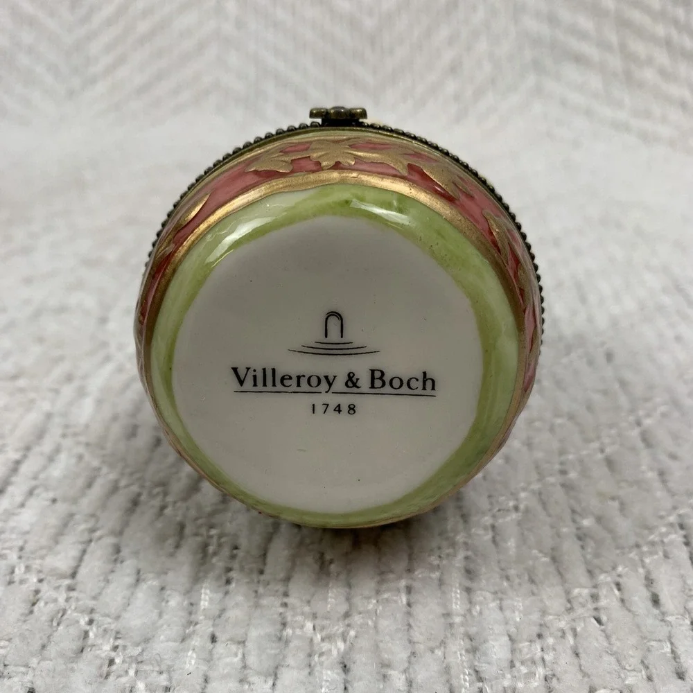 Villeroy & Boch 1748 Christmas Hinged Bone China Trinket‎ Box Boy Elf Gnome